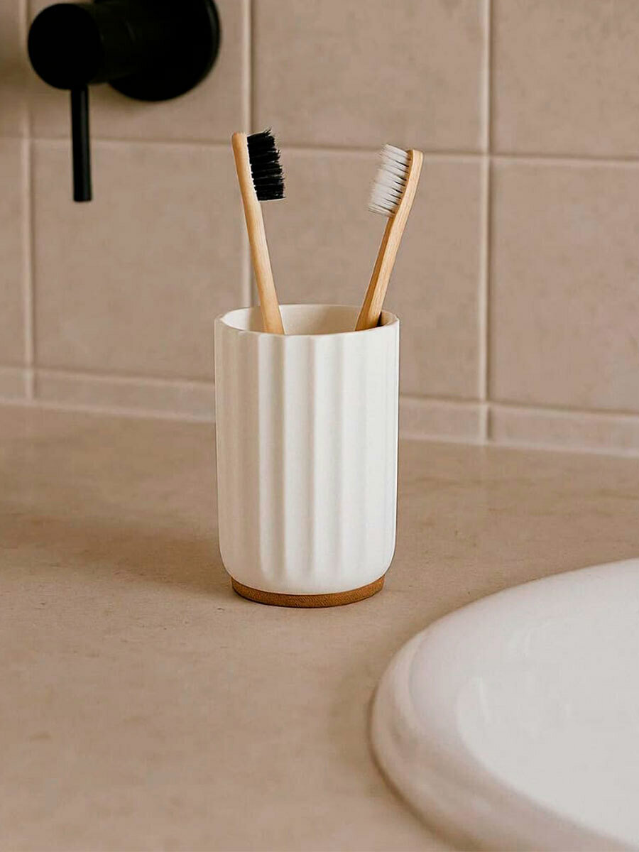 Стакан для щеток лайт пластик/бамбук белый — фото 1