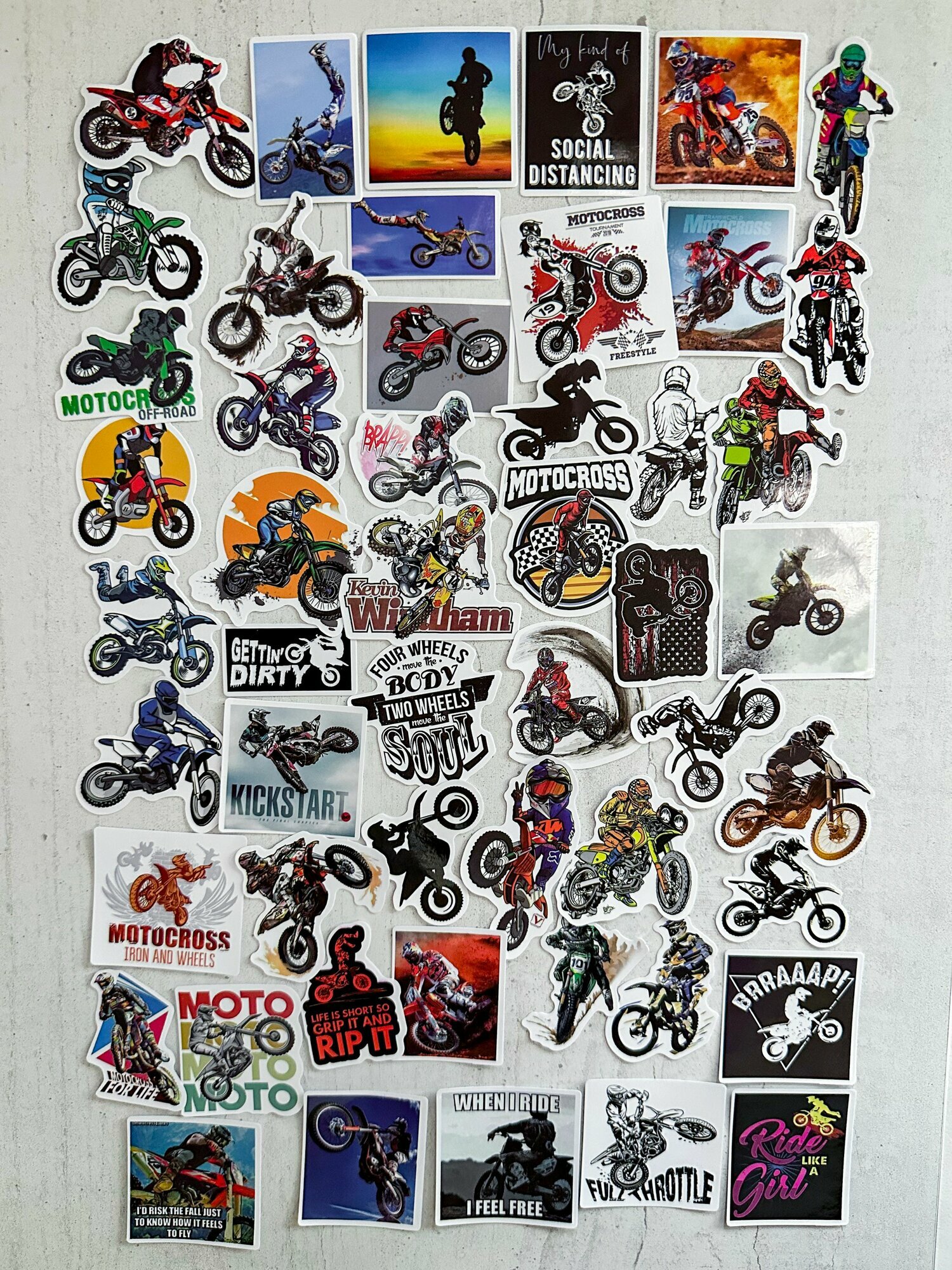 Наклейки стикеры на шлем мотоцикл ноутбук автомобиль 50 штук