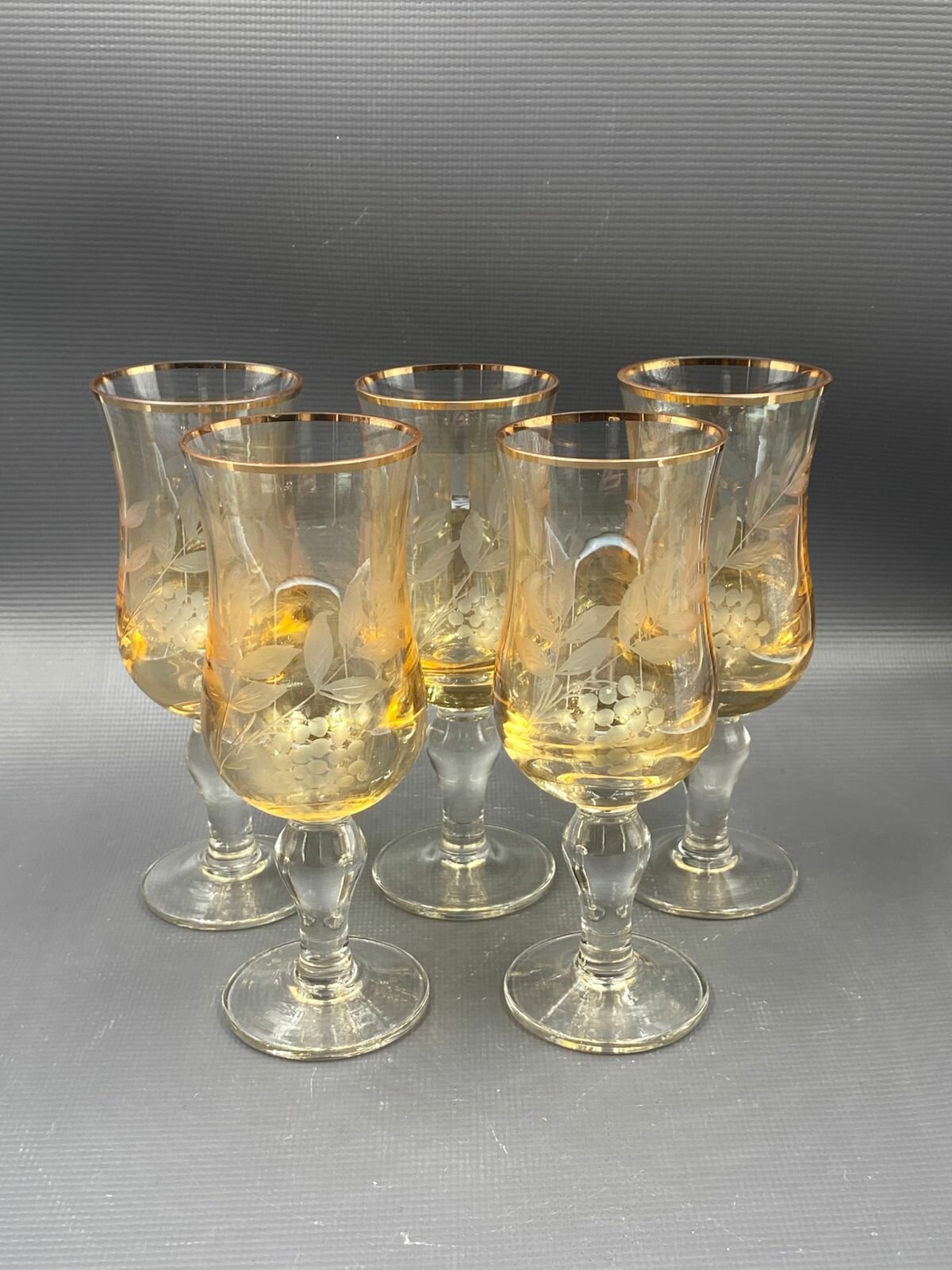 Фужеры - рюмки набор 5 штук, Цветное стекло, Резьба СССР, высота 13,5 см Красивые!