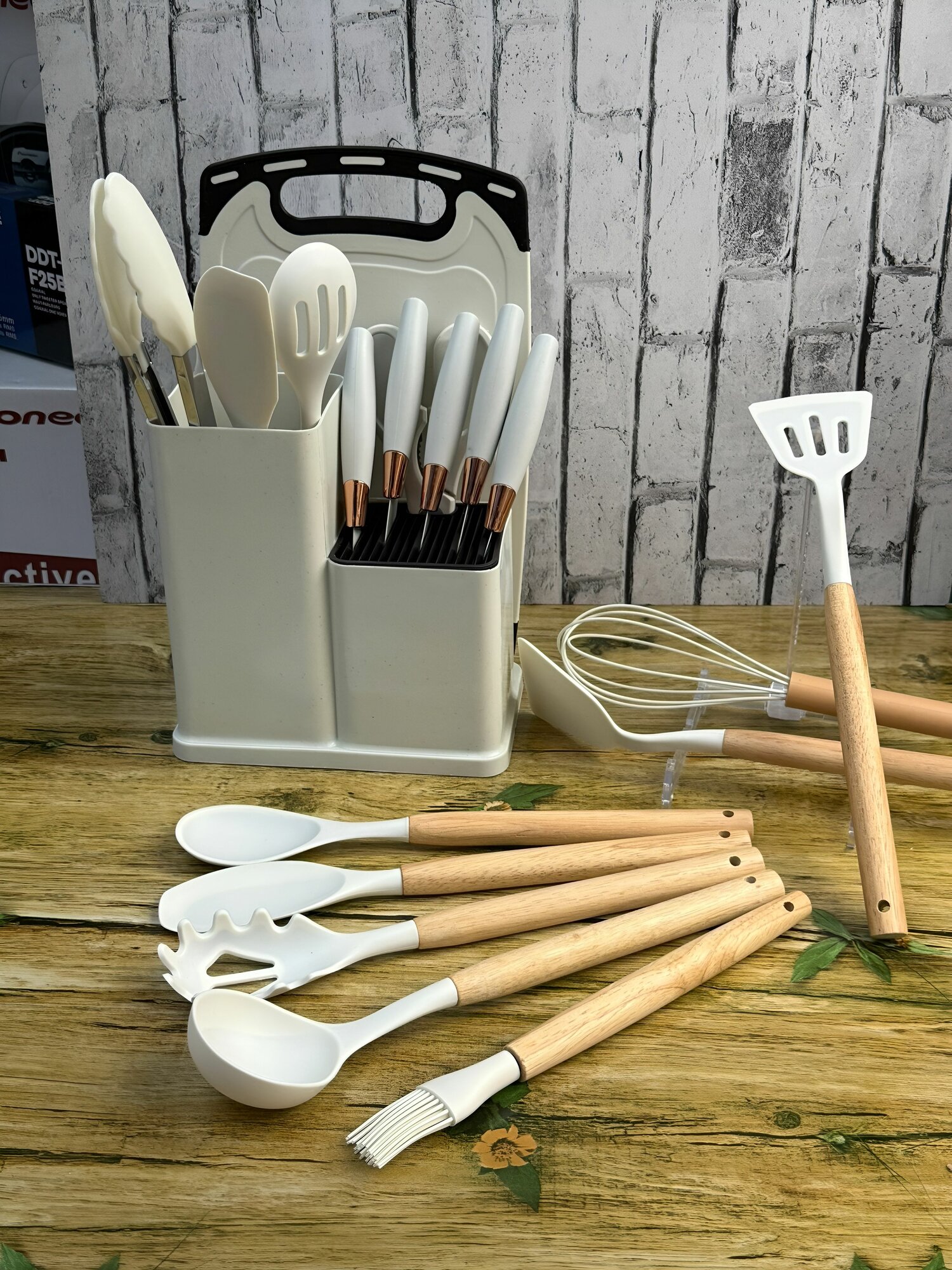 Набор ножей и кухонных принадлежностей, 19 предметов