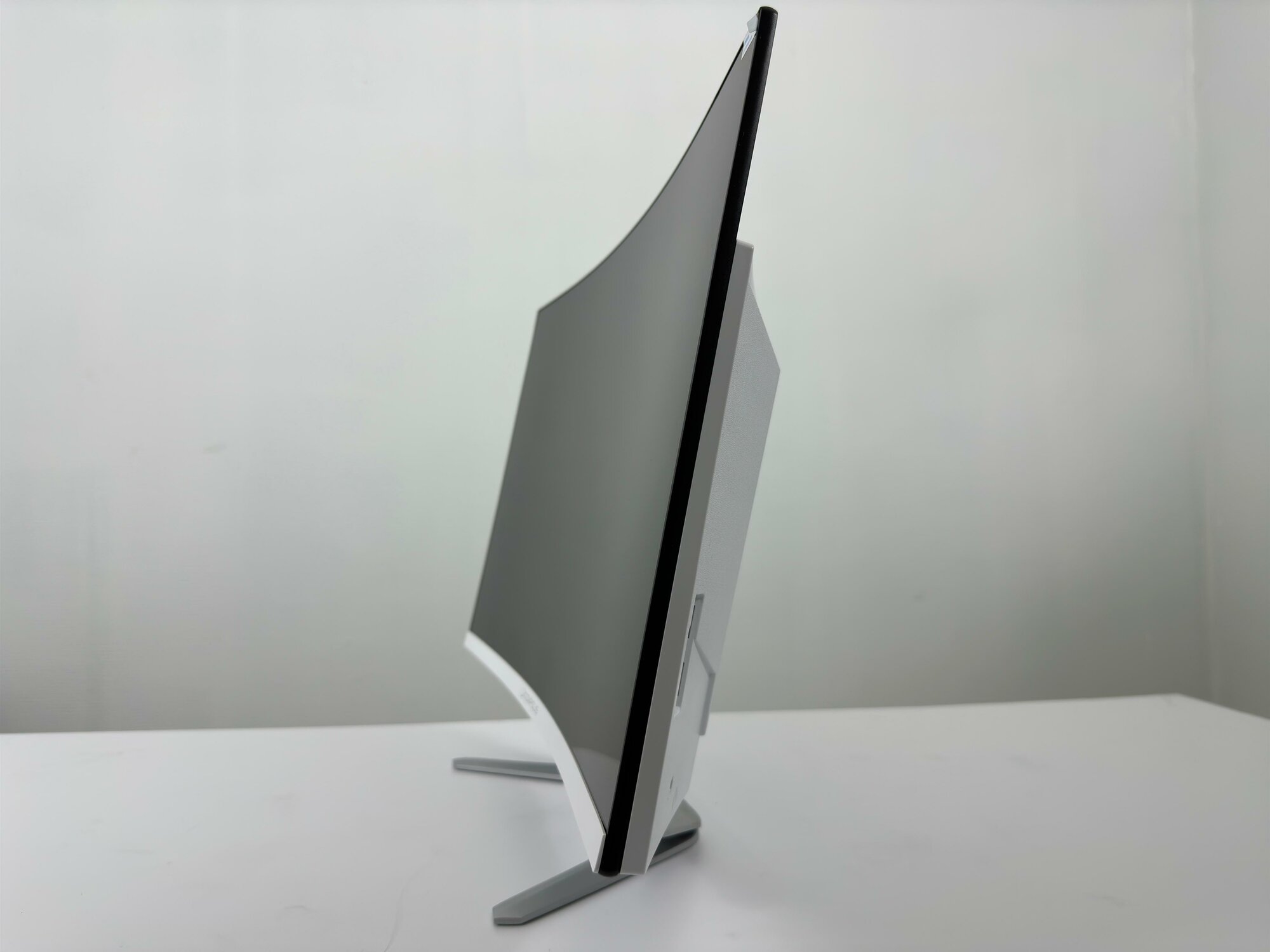 Моноблок 27-дюймов с изогнутым дисплеем , intel core i7-3720QM, RAM 16GB, SSD 512GB