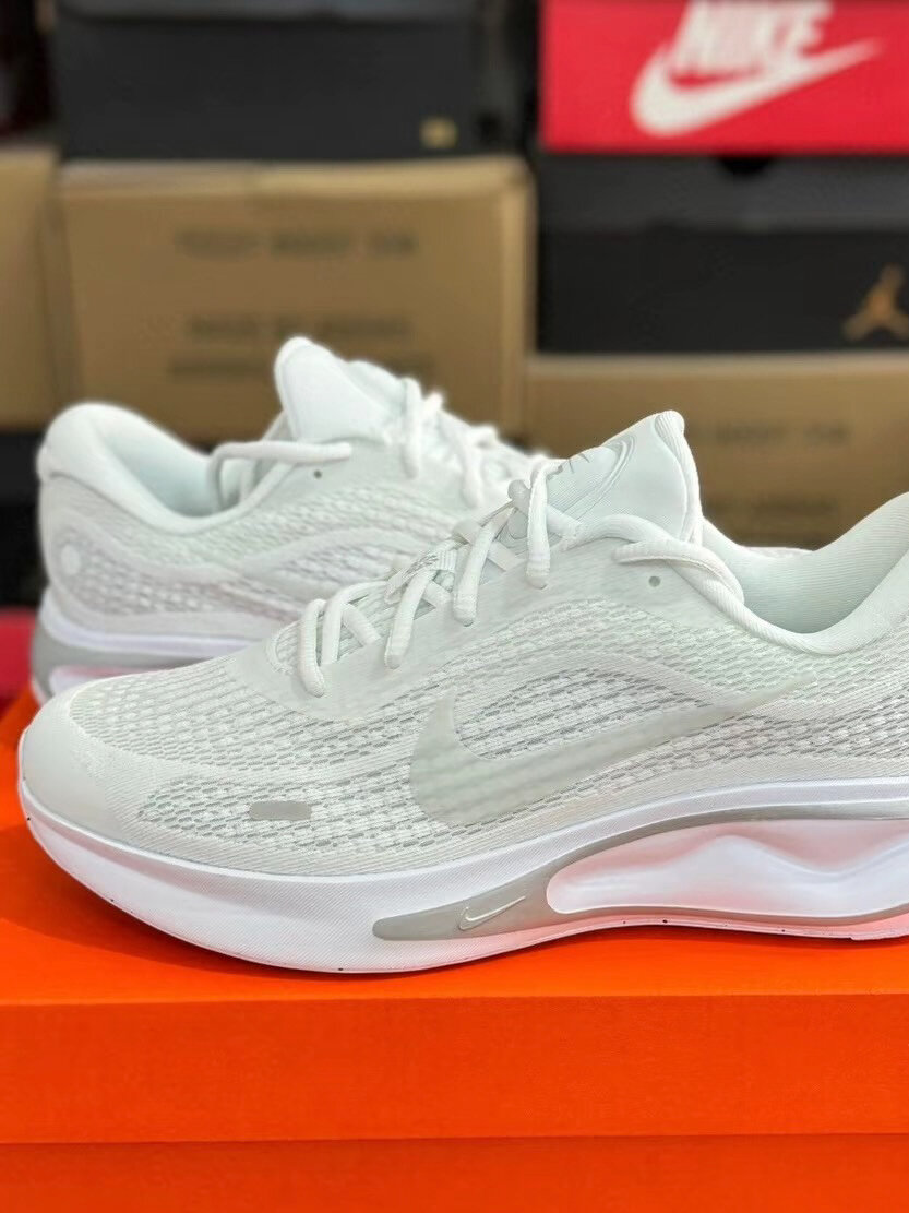 Кроссовки NIKE Journey Run, полнота B (US)/ на среднюю стопу, размер 40 EU, white