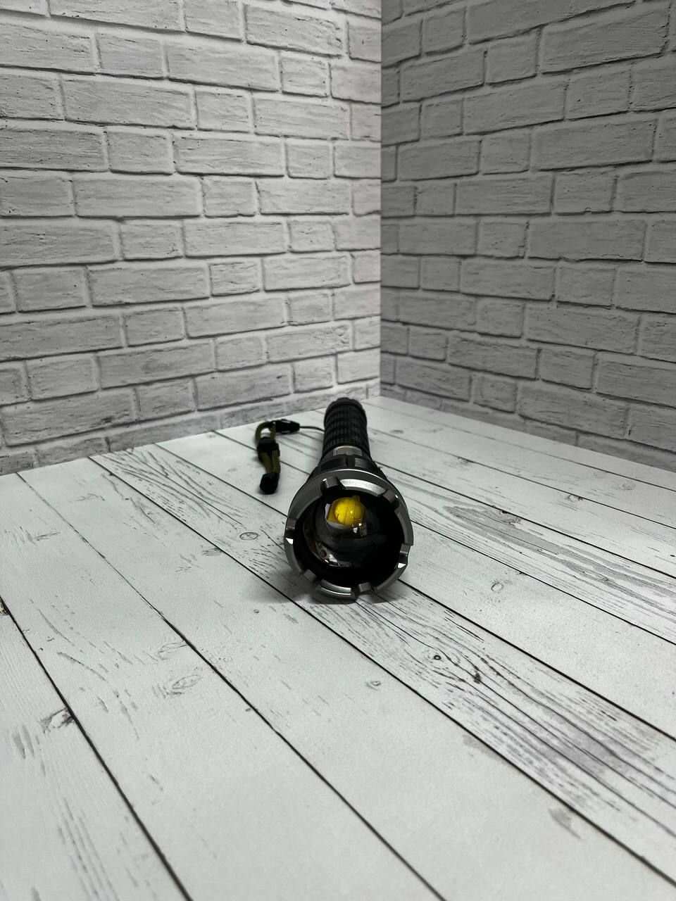 Светодиодный ручной фонарь — фото 1