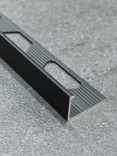 Изображение товара Профиль Г-образный алюминиевый анодированный наружный для плитки 10мм 2.7 Черный матовый