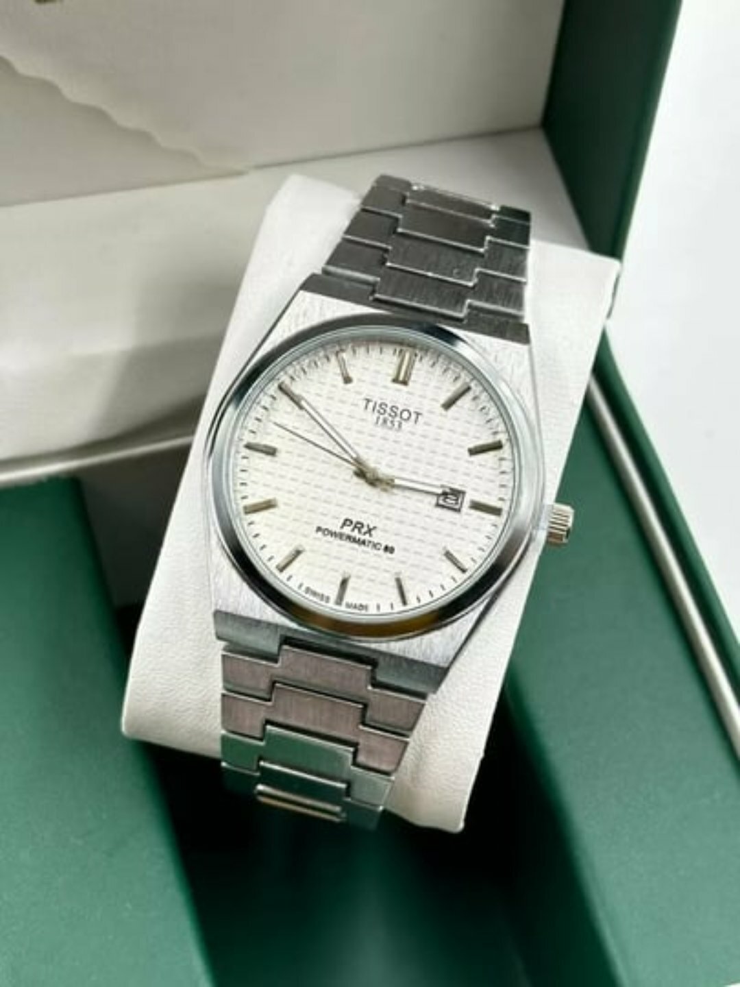 Наручные часы TISSOT Classic, белый,