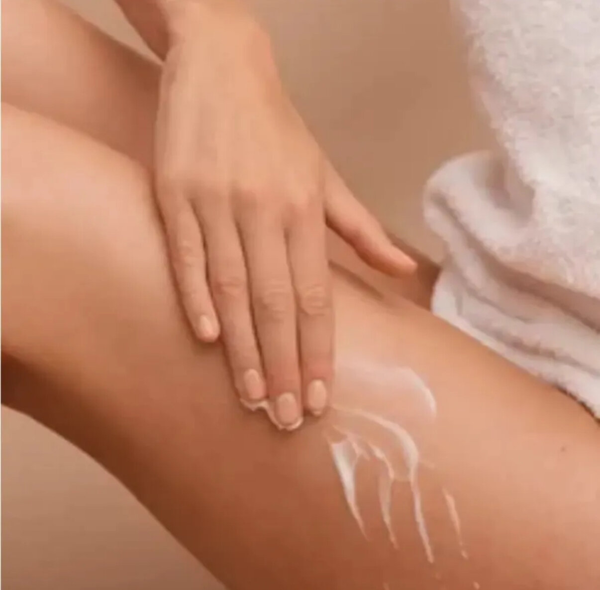 Парфюмированный крем для тела с ароматами Divine от Oriflame, нежный уход и стойкий шлейф, 250 мл — фото 1