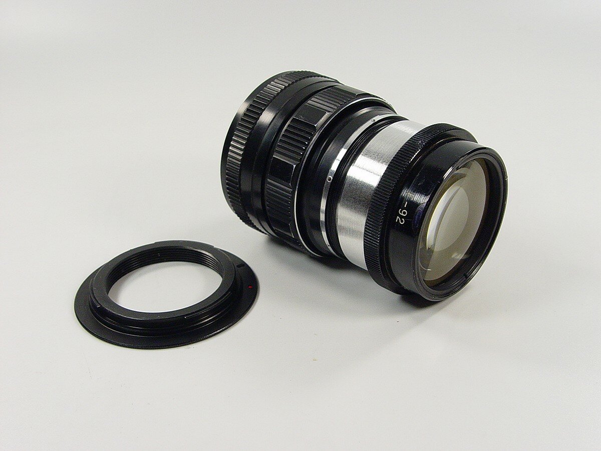 Творческий портретник F-92(Гелиос 92) 2/92 Canon EF EF-S. Крученое боке на фуллфрейме.