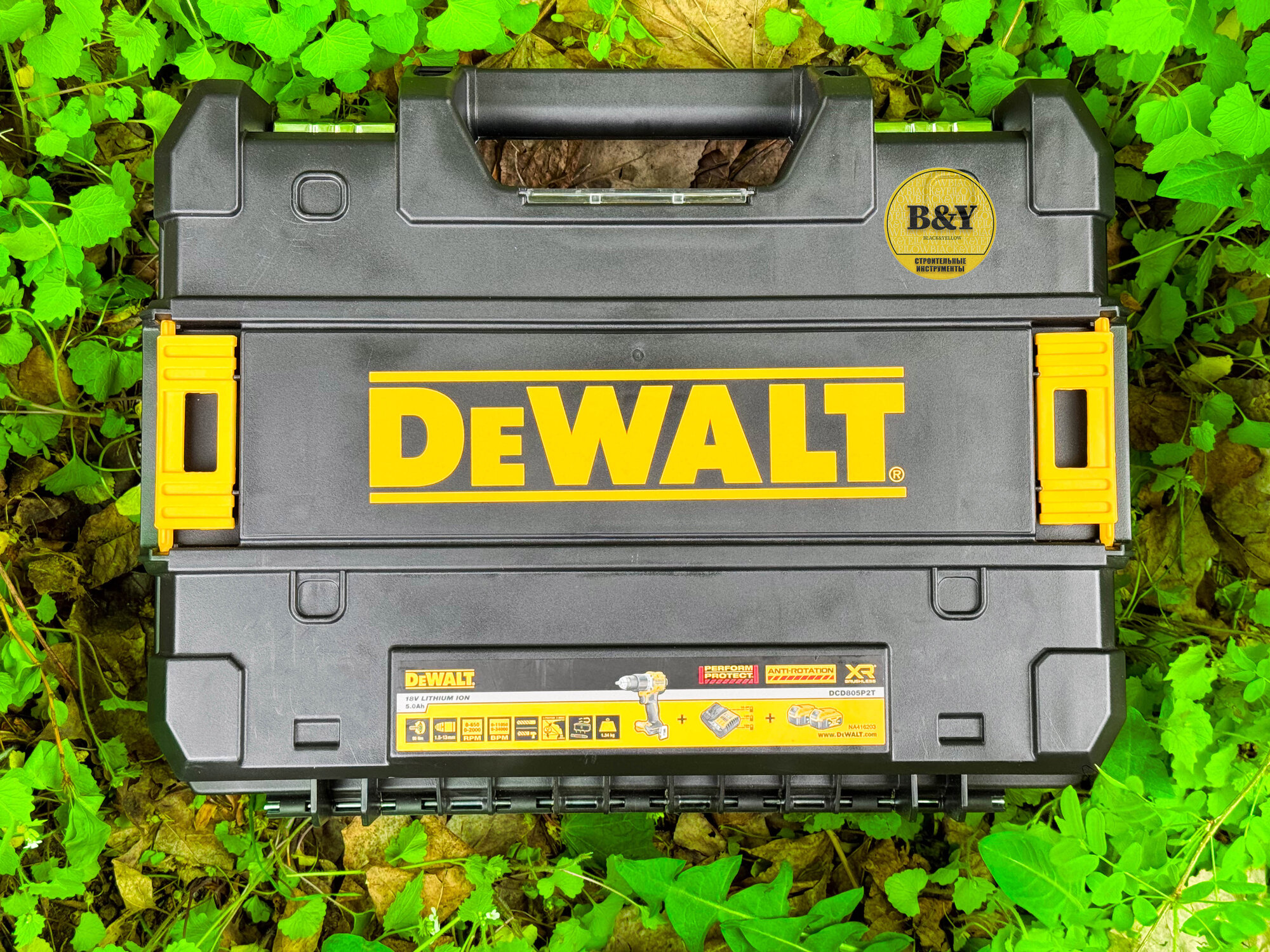 Аккумуляторная дрель-шуруповерт DeWalt DCD805P2T 18В