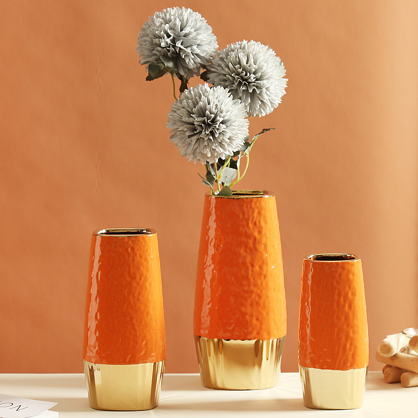 Ваза настольная керамическая "Вираж" 0,65л, цвет - оранжевый, с золотом