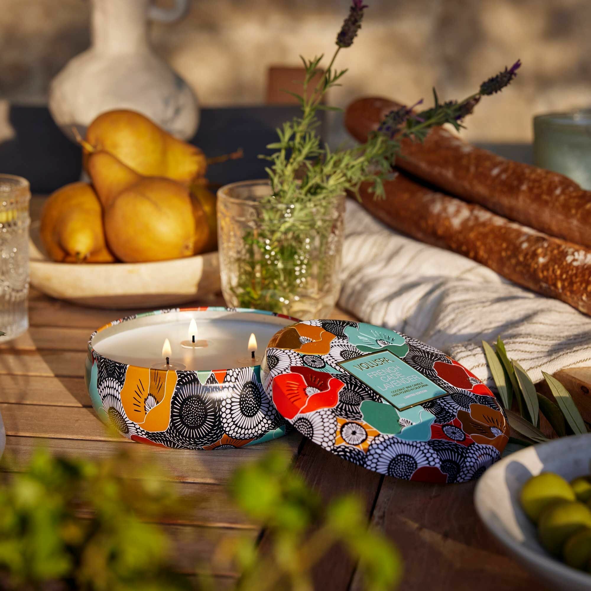 Ароматическая свеча VOLUSPA Французский можжевельник и лаванда (French Cade & Lavender) 340 гр юбилей VOLUSPA XXV