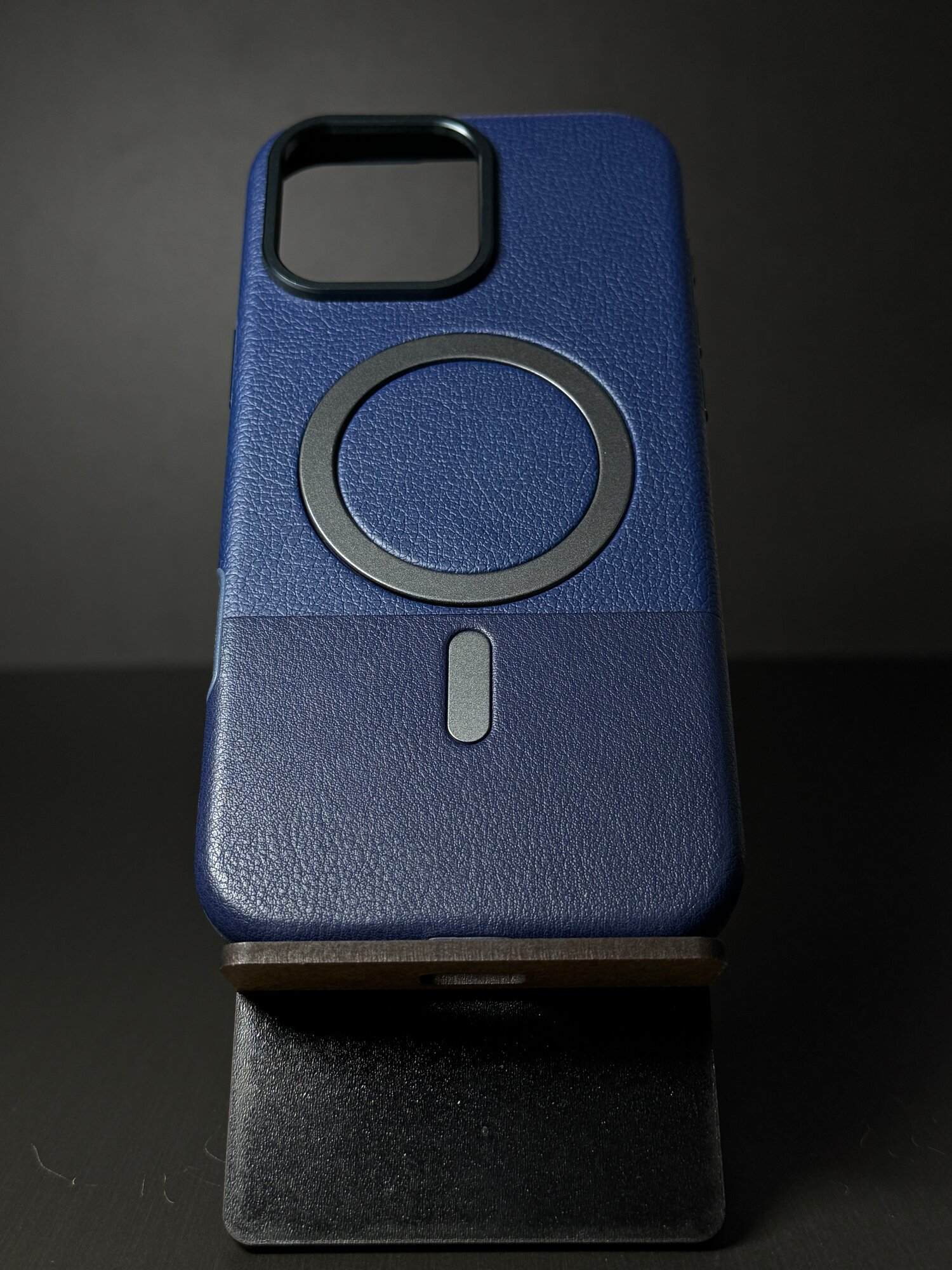 Чехол Protective case Айфон 16 Про Макс / чехол iPhone 16 Pro Max с MagSafe, синий, кожаный — фото 1
