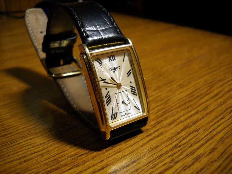 Наручные часы TISSOT 120, золотистый