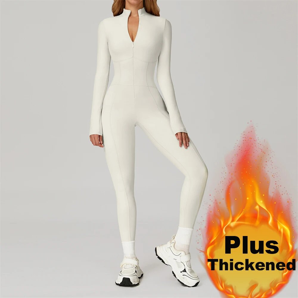 Костюм спортивный  размер S белый