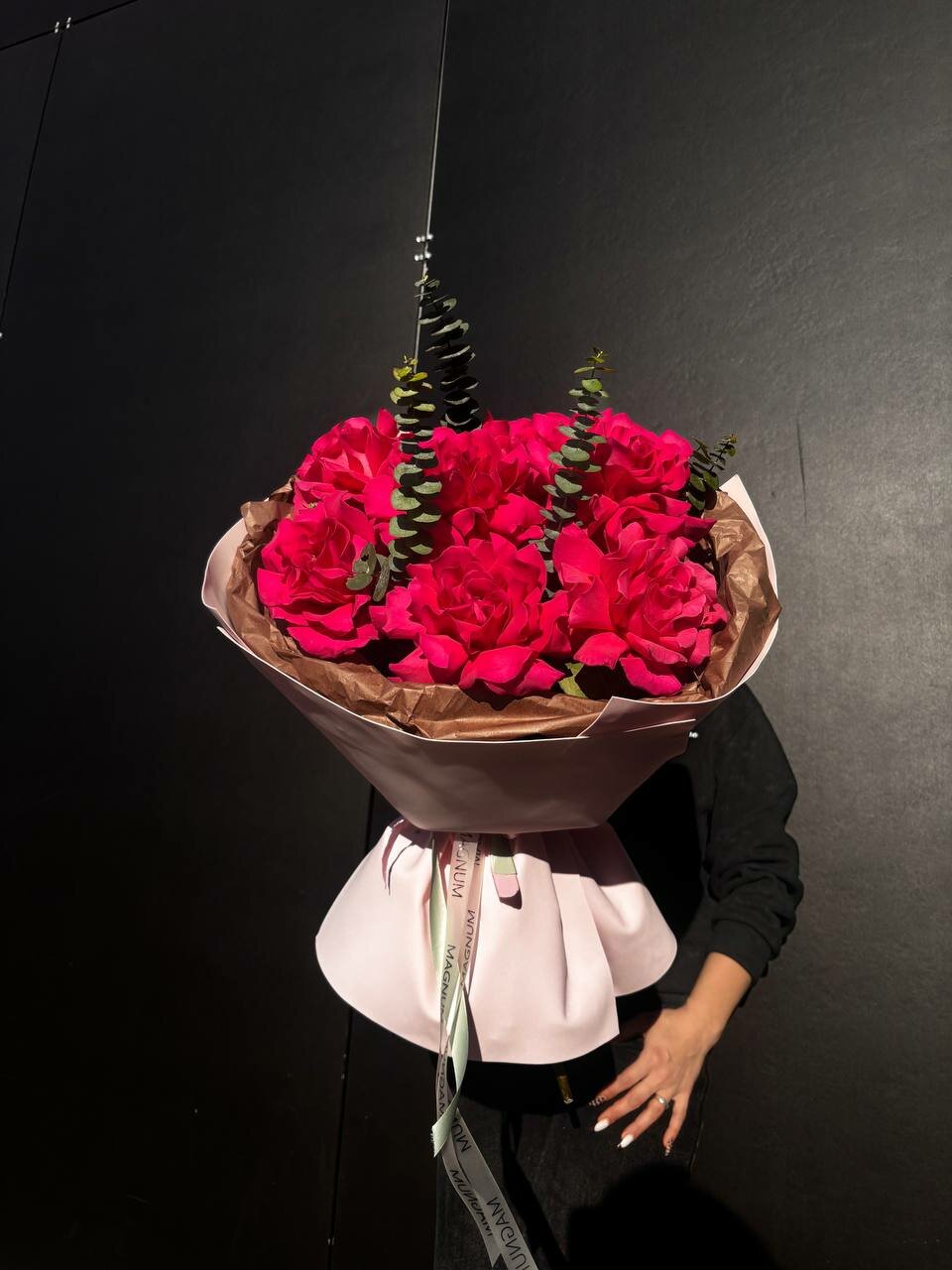 Монобукет story-flowers "Pink Floyd" высота 60см 7 роз оформление под ленту