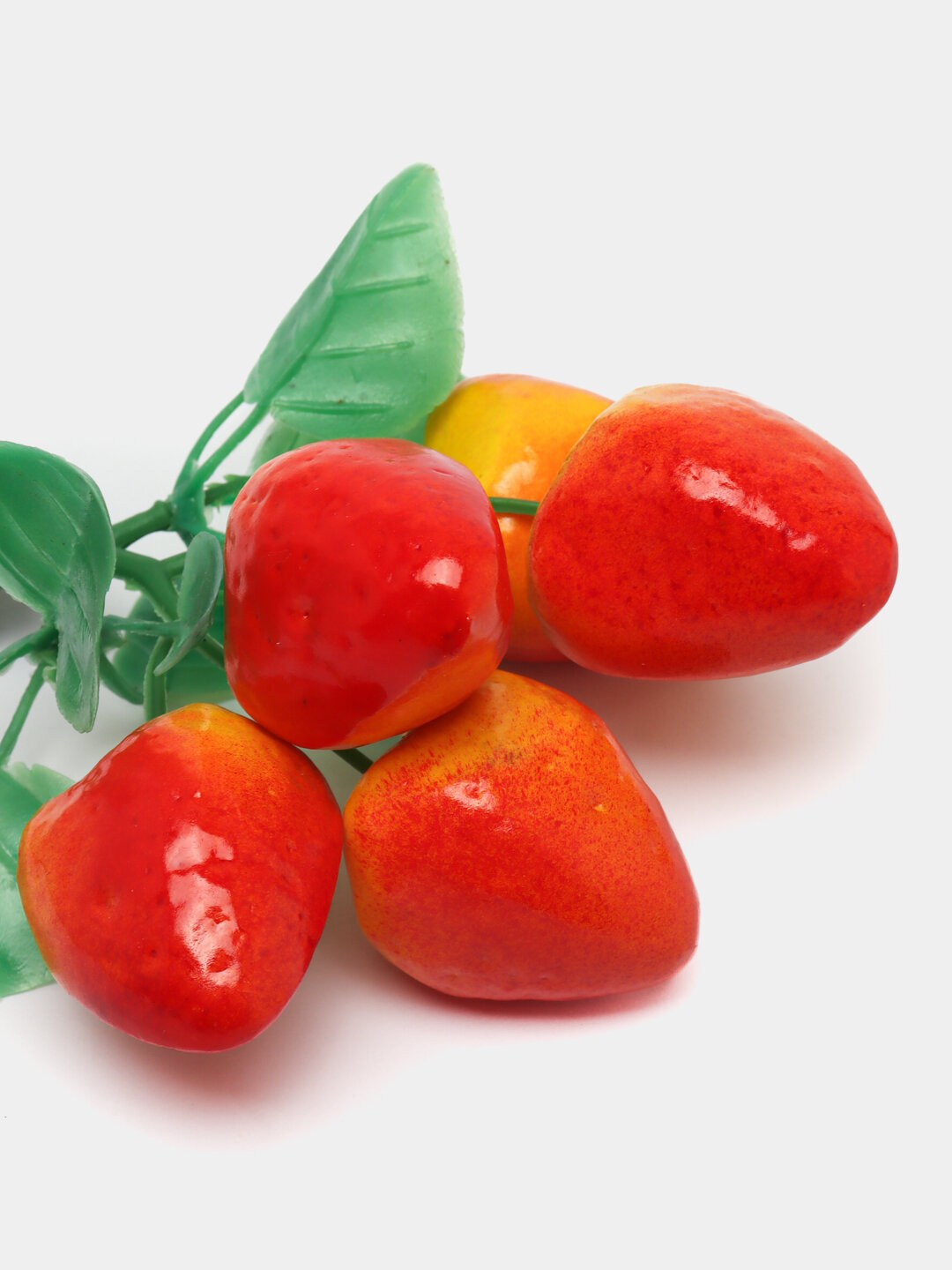 Декоративные фрукты для холодильников, магнитные (клубника)