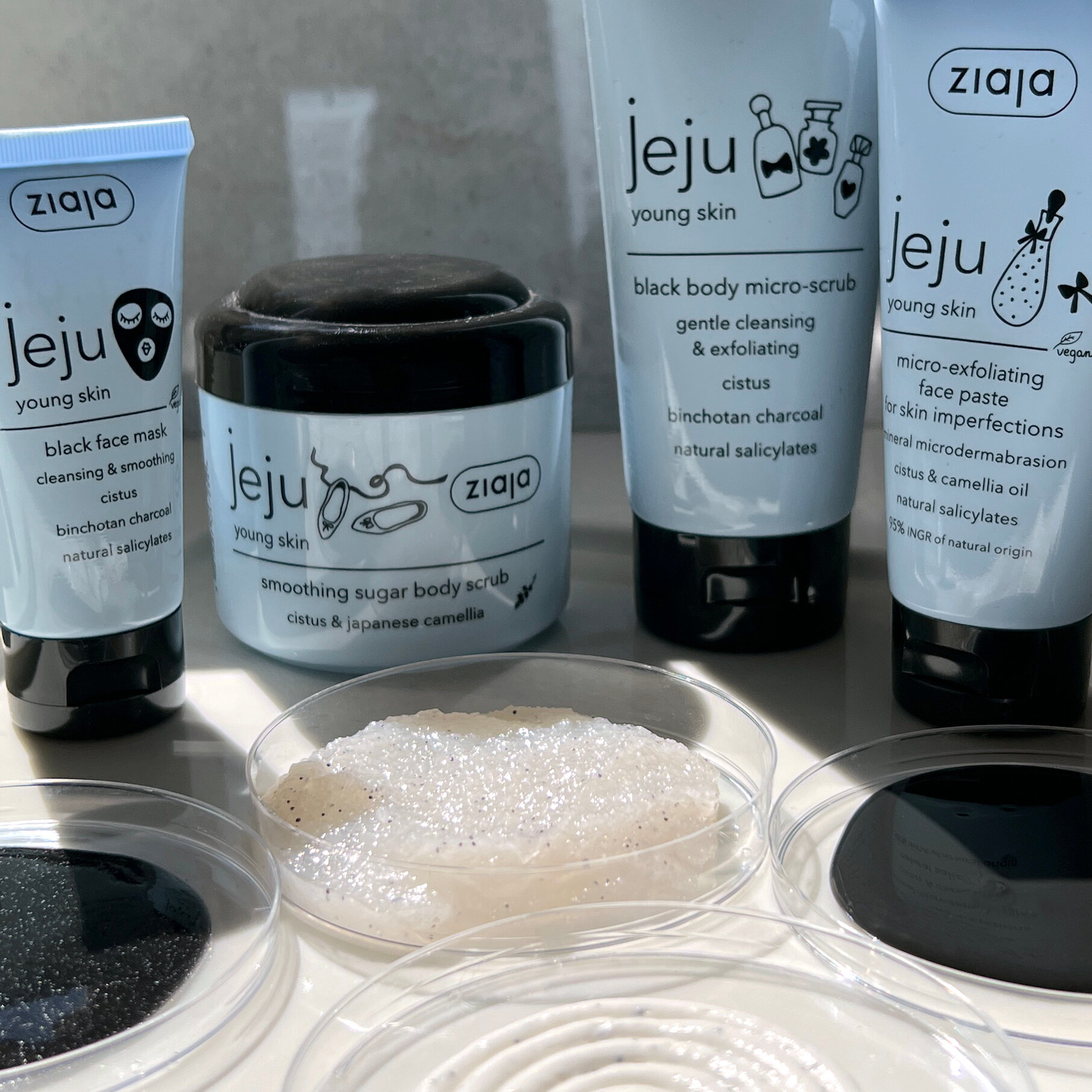 Пилинг для тела Ziaja "JEJU", черный сахар, веганский, 200мл — фото 1