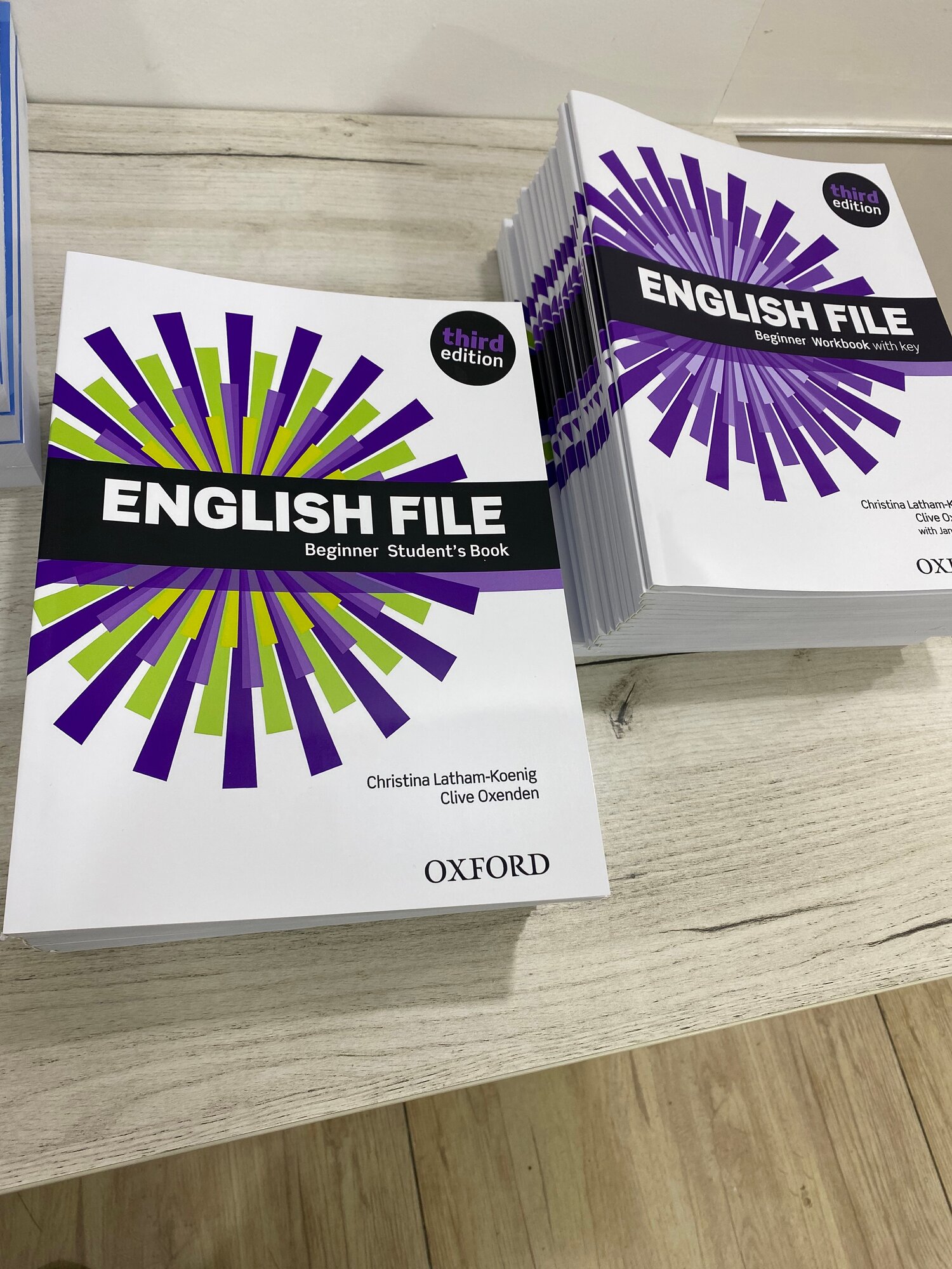 English File Beginner. Student’s Book + Workbook (Third Edition) — полный курс английского для начинающих (а4 формат)