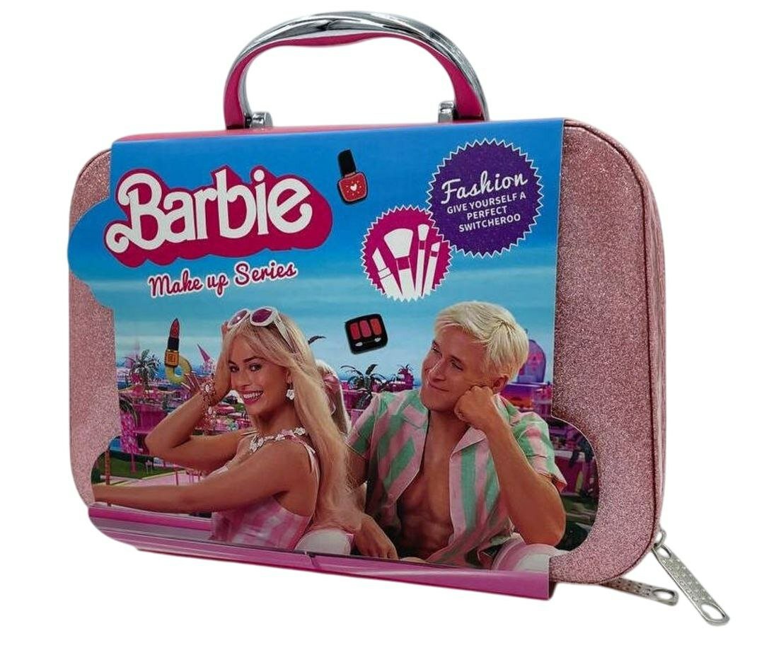 Великолепная косметичка для девочек с разнообразными лаками для ногтей, кисточками и гель-лаками.