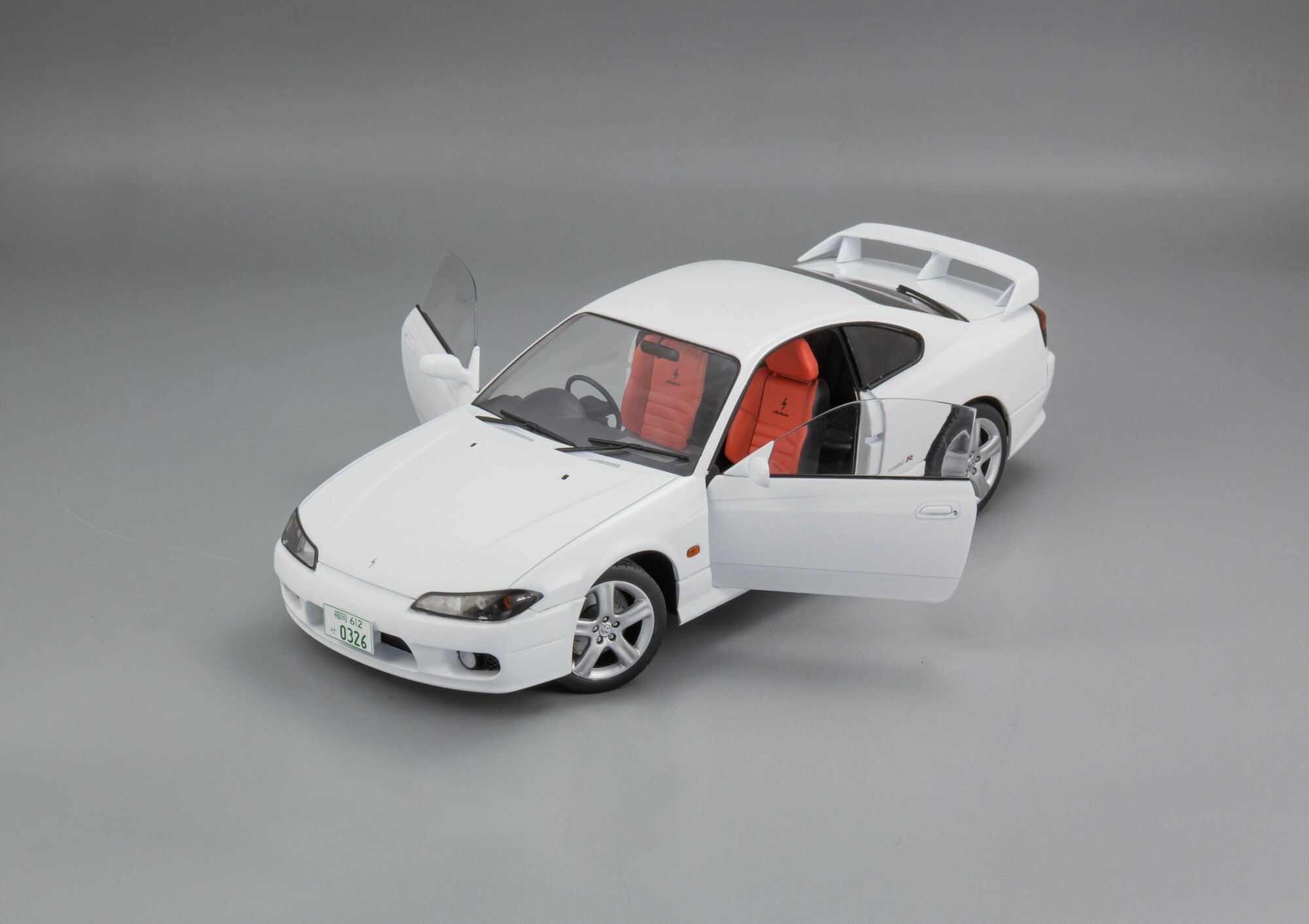 Коллекционная масштабная модель 1:18 Nissan Silvia S15 SPEC-R AERO от Solido — фото 1
