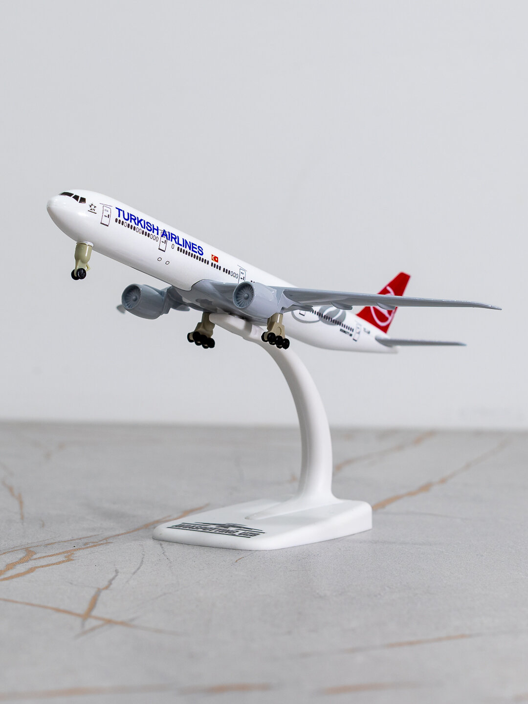 Модель самолёта Boeing 777, авиакомпания Turkish Airlines, 20 см, металл+пластик, Шасси есть