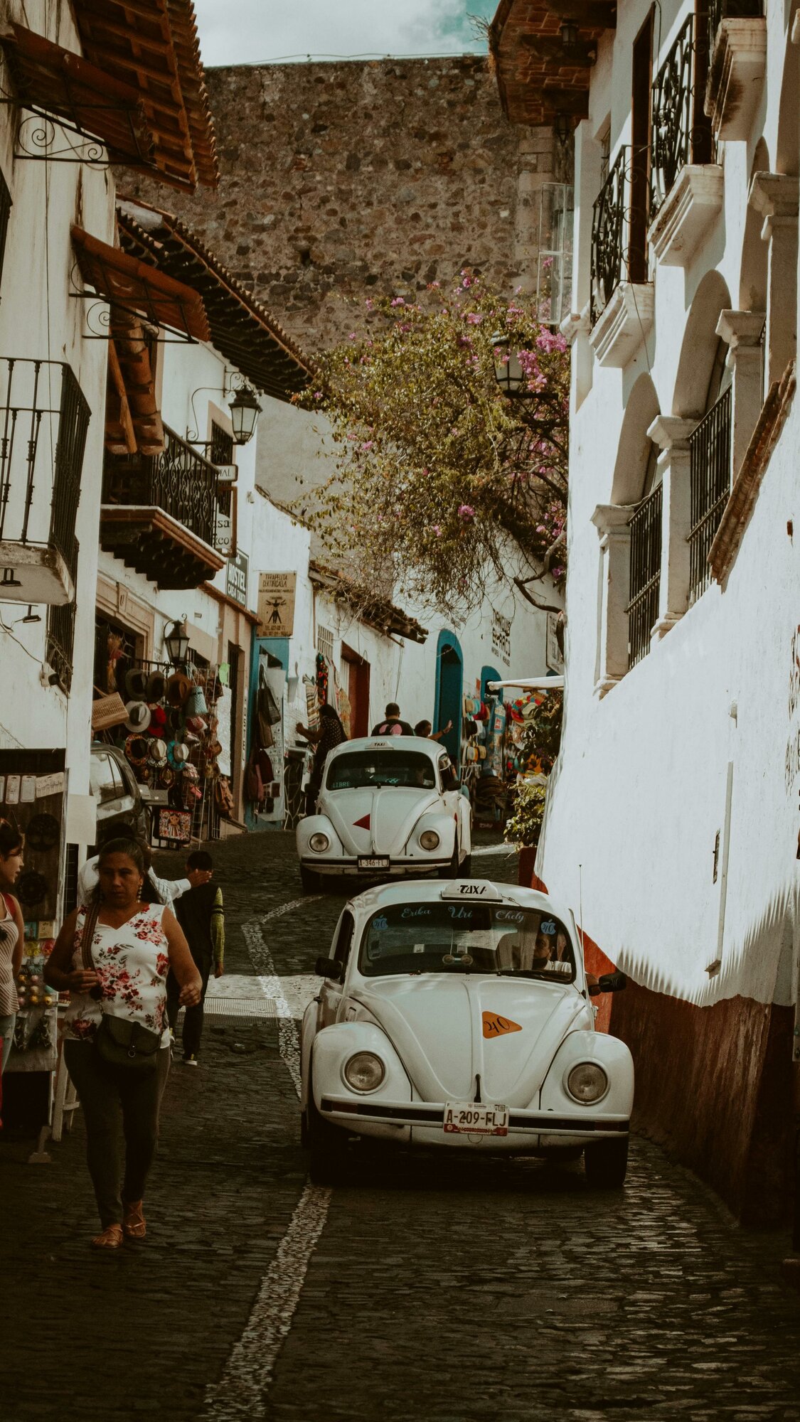 Картина на холсте 60x110 LinxOne "Автомобиль, интерьер для дома / декор на стену / дизайн