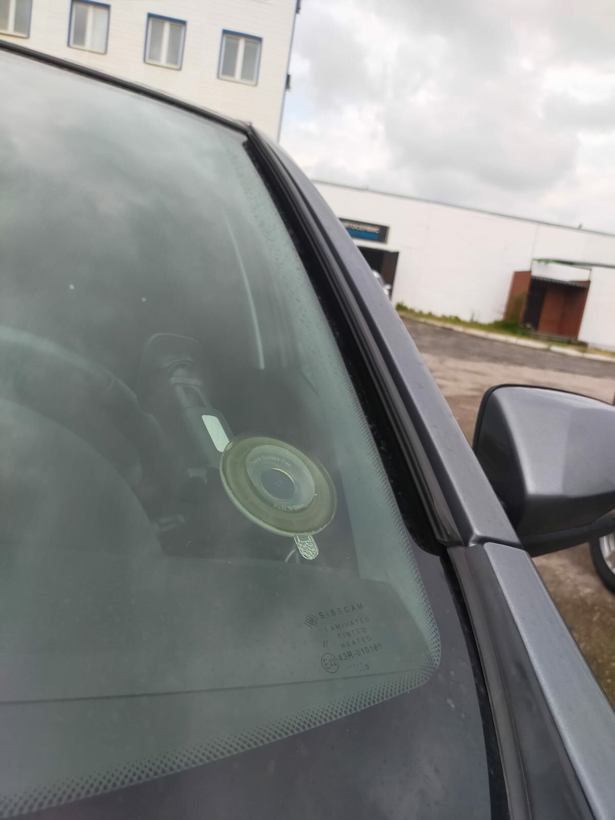 Водосток 65 см на Весту Ларгус Логан 2