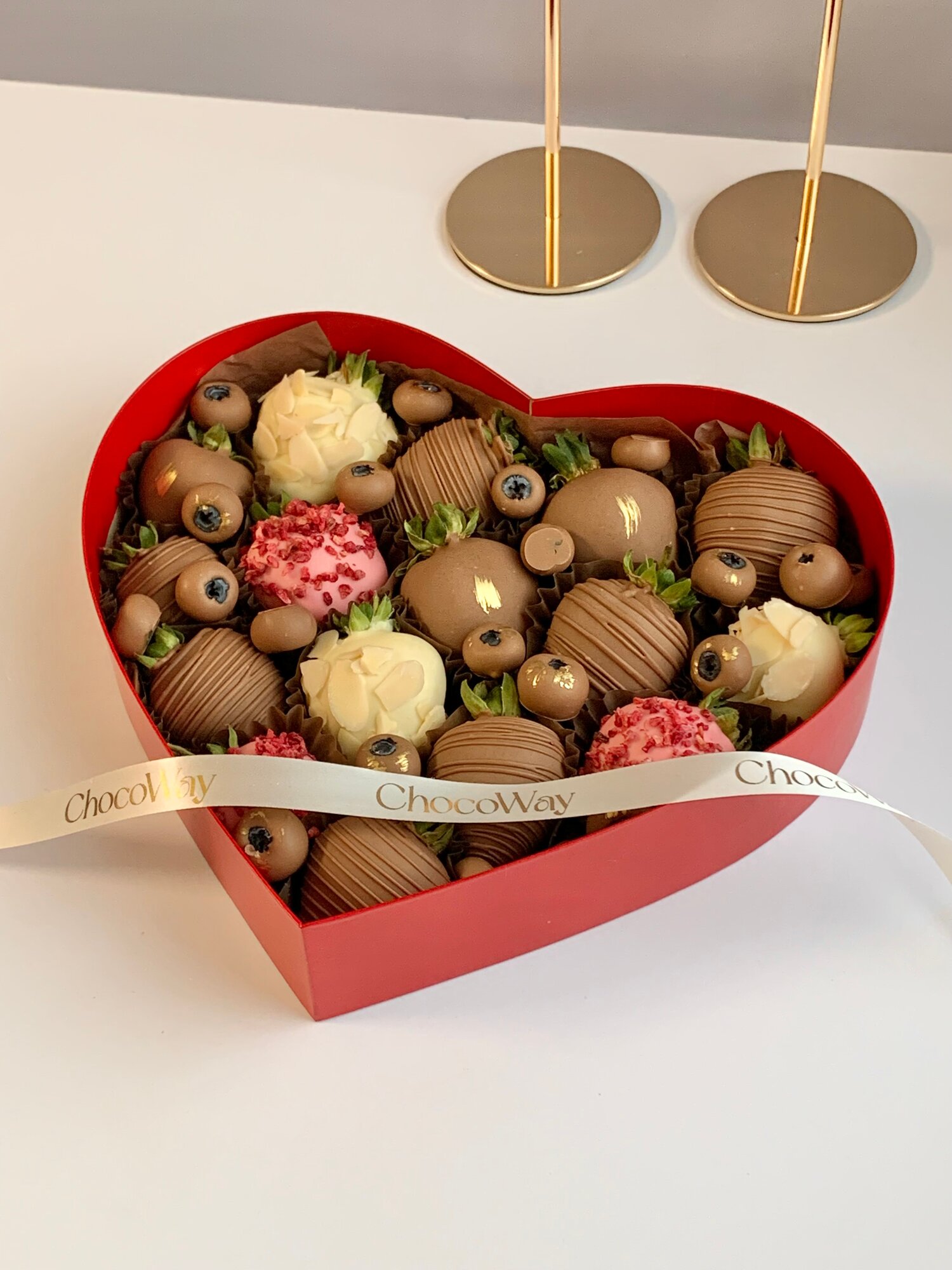 Клубника в шоколаде Подарочный набор Chocoway, 16-19 штук, подарочная упаковка