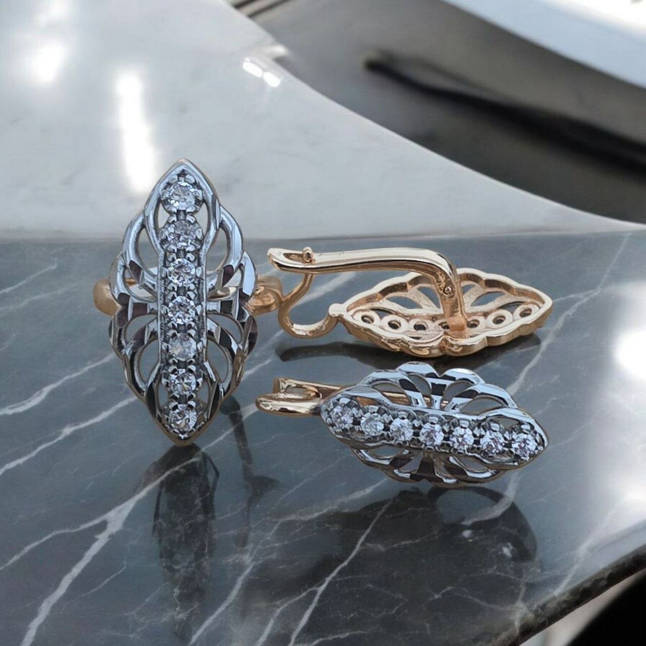 Комплект бижутерии: кольцо, серьги, фианит