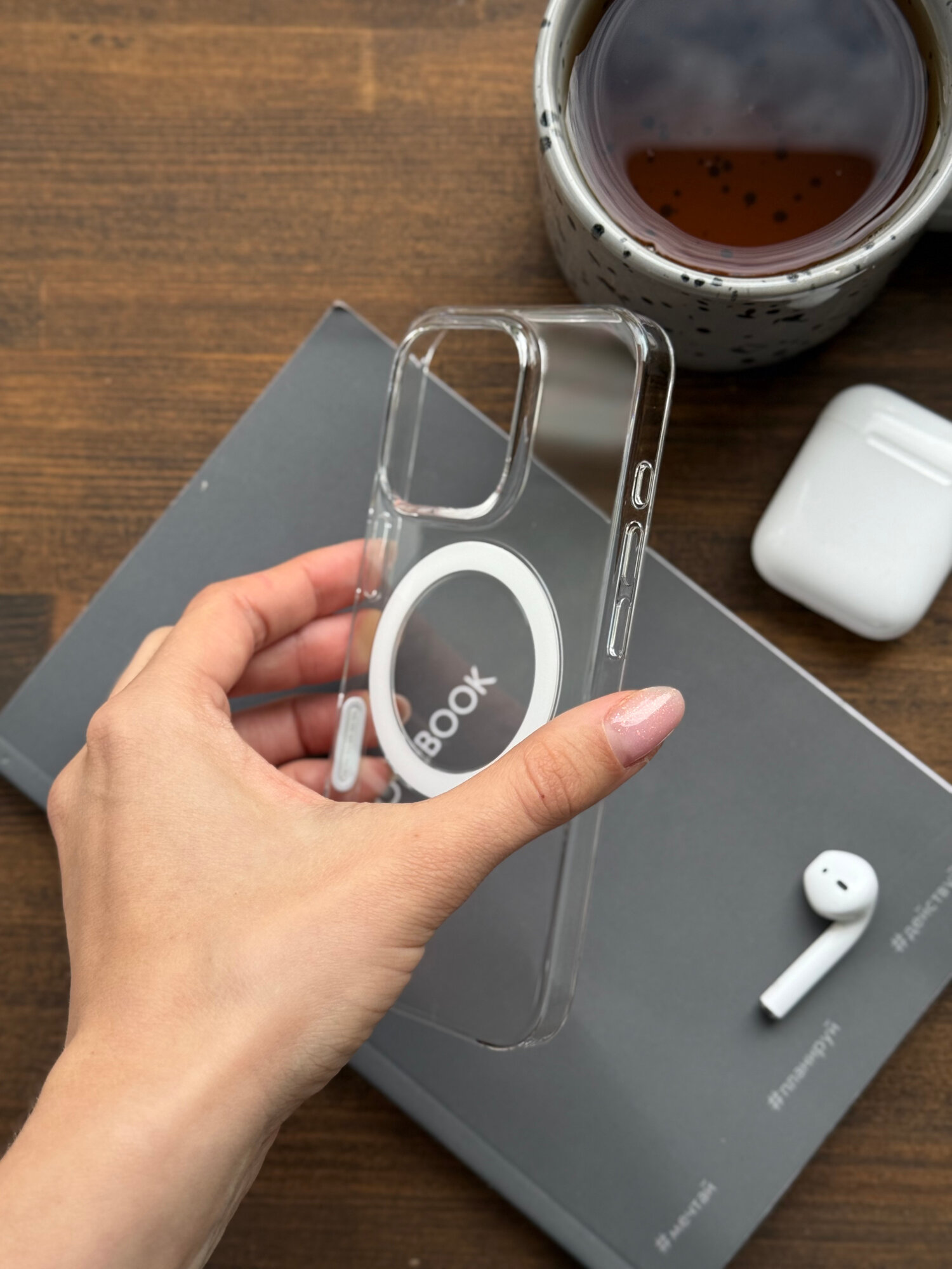 Чехол накладка для iPhone 16 Pro Max Clear case with MagSafe, кристально прозрачный с анимацией — фото 1