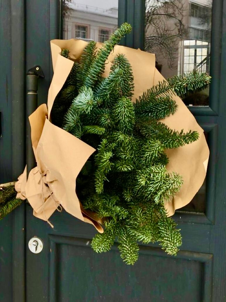 Ель нобилис 3 ветки букет в крафте