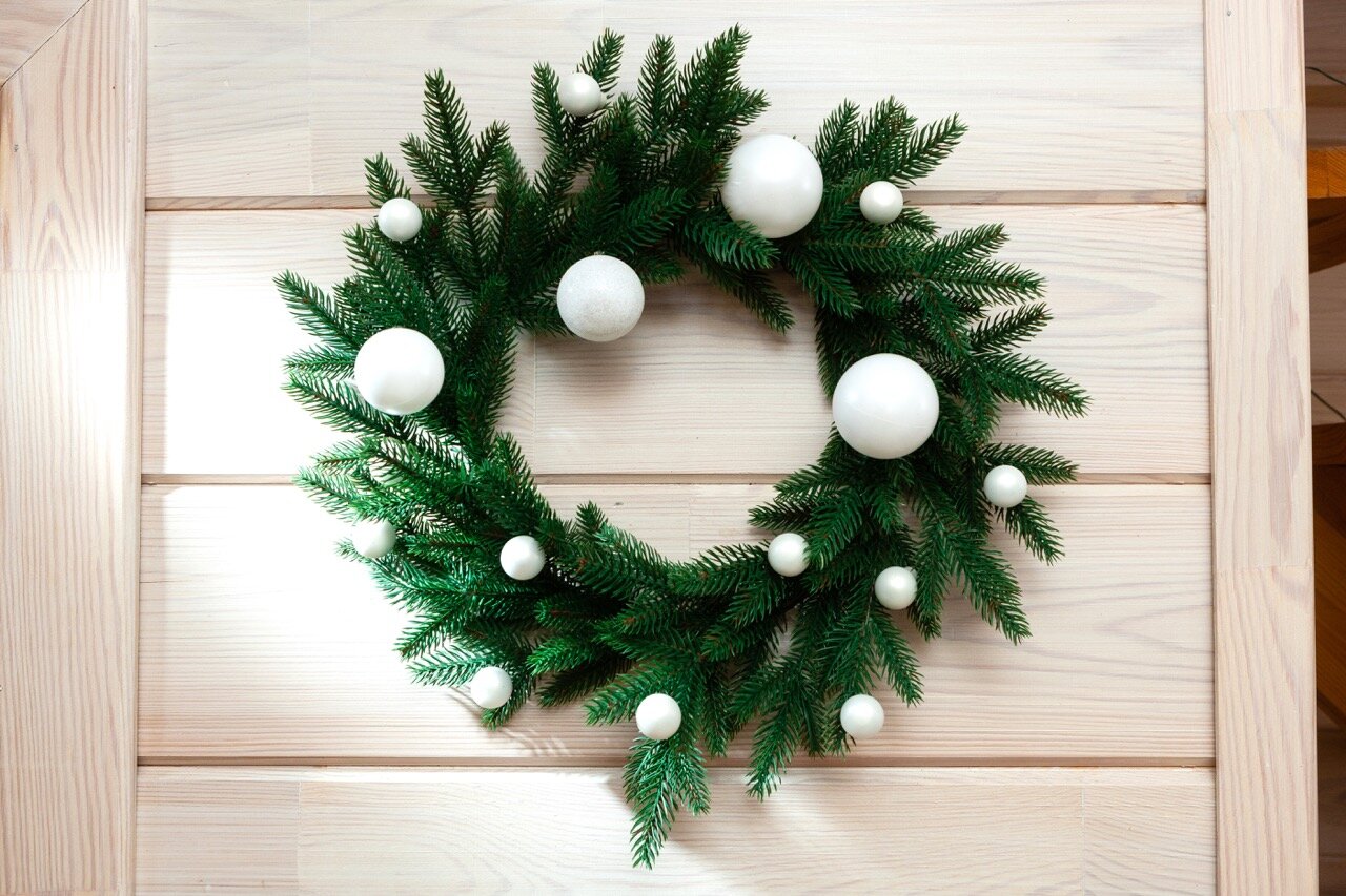 Венок рождественский 50см, декор на дверь новогодний венок моника литые ветки Crystal Trees — фото 1