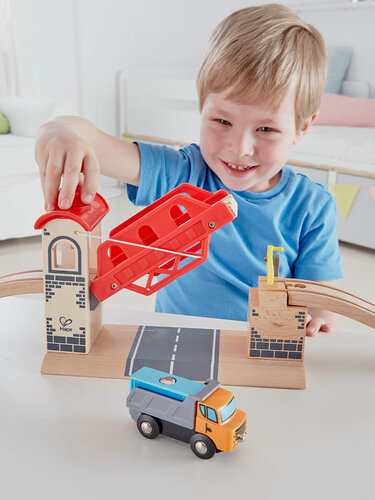 Изображение товара Элемент игрушечной железной дороги Hape - Подъемный мост E3709_HP