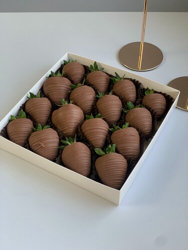 Изображение товара Клубника в шоколаде Подарочный набор ,16 кусочков, молочный шоколад