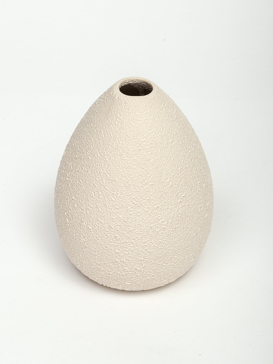 Декоративная ваза VM-304S, маленькая, бежевая, форма осиное гнездо, диаметр горлышка 2,5см