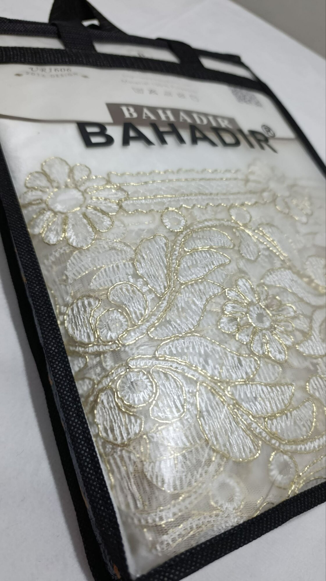 Белая кружевная скатерть. — фото 1