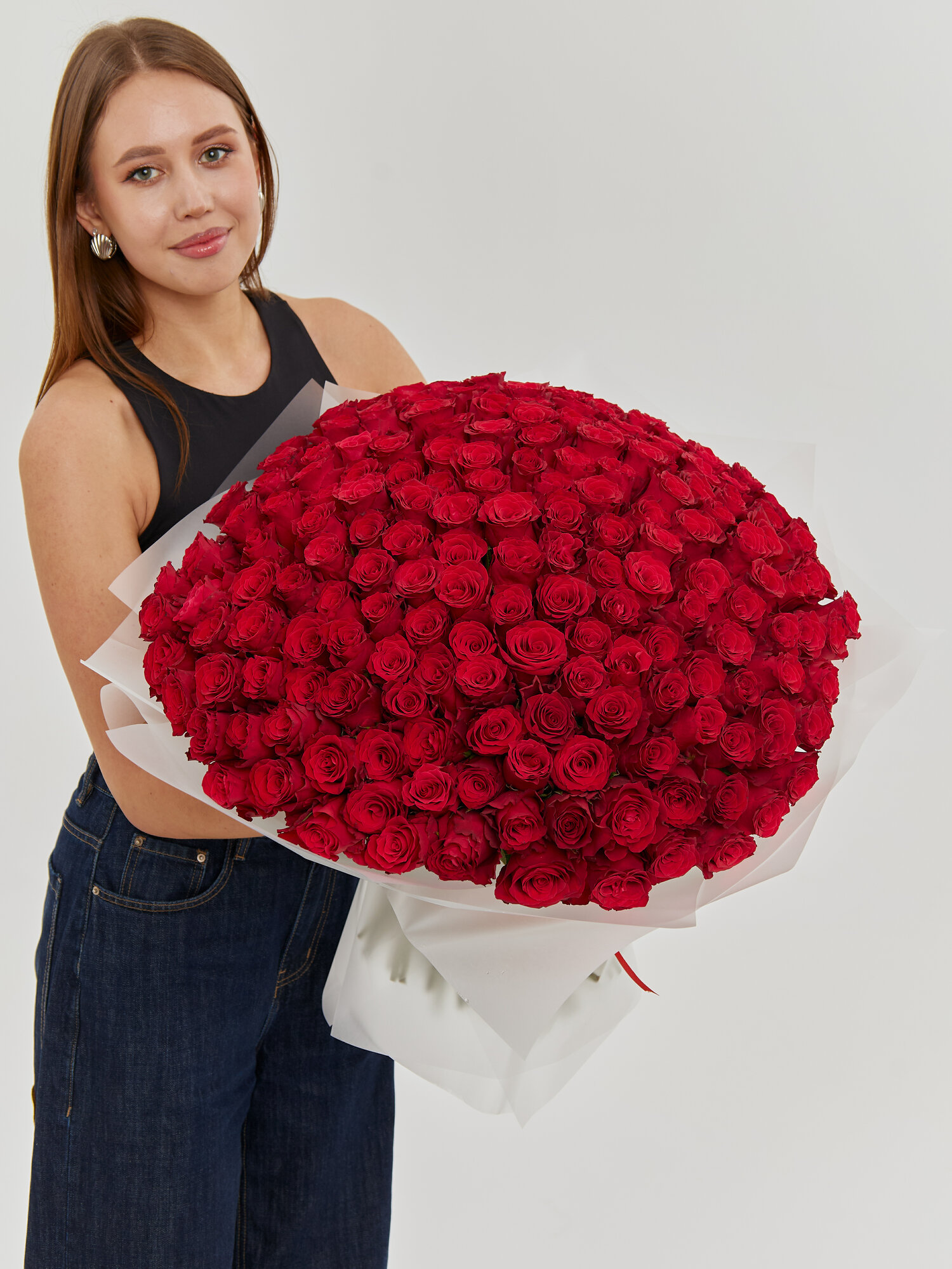 Букет из живых цветов из 201 красной розы в матовой упаковке (премиум)