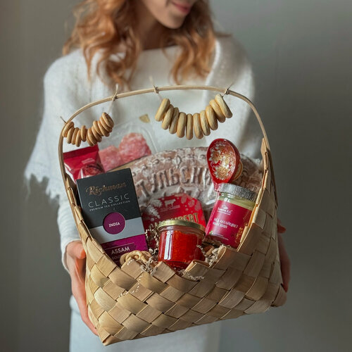 Изображение товара Подарочный набор "Лукошко в русском стиле c красной икрой и мёдом", размер М. Veresk 736