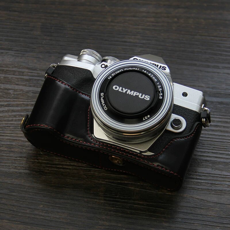 Официальный черный кожаный держатель для камеры Olympus OM-D E-M10 Mark IV