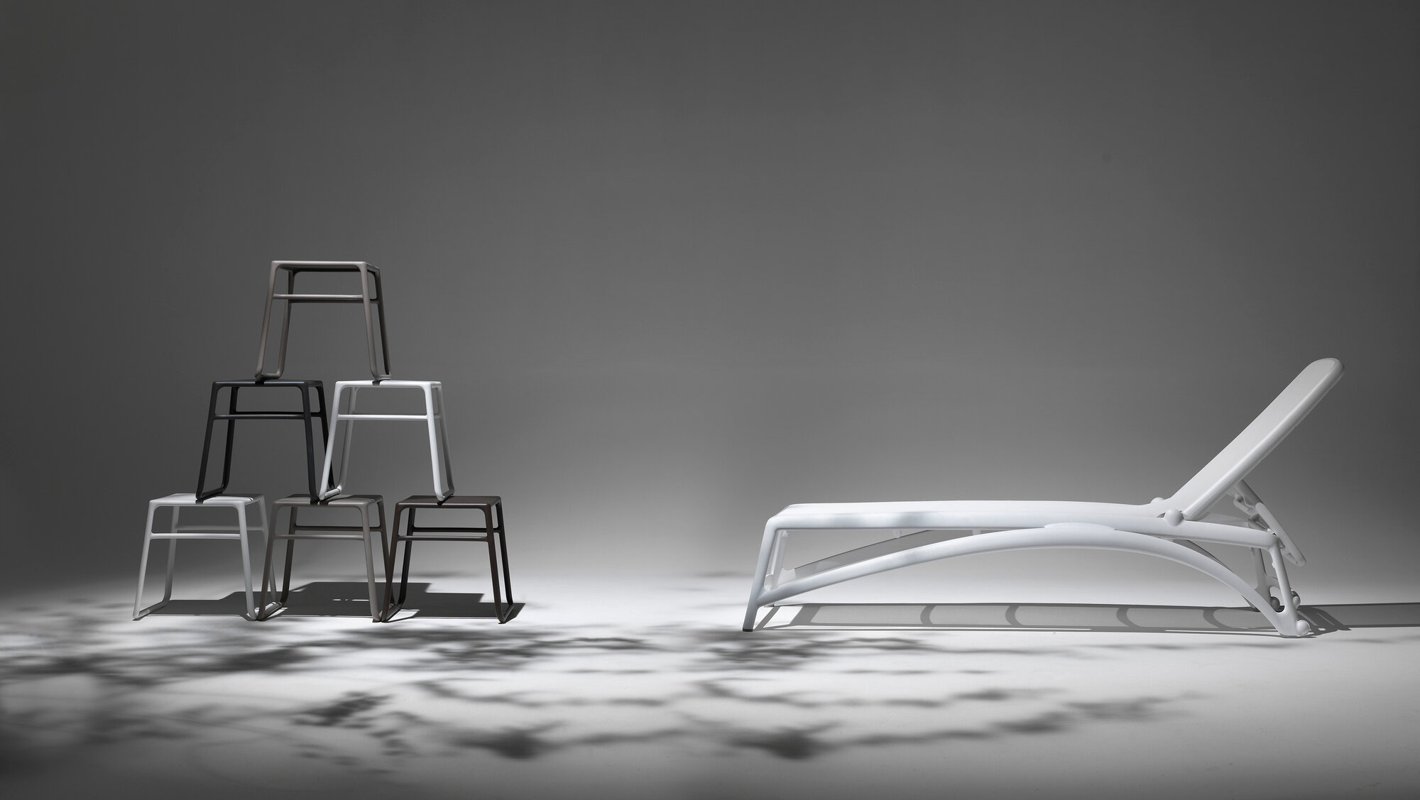 Столик для шезлонга NARDI POP (ПОП), пластиковый, цвет белый, для улицы — фото 1