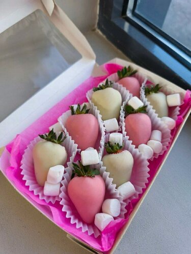 Изображение товара Подарочный набор Sweet Berry «Клубничное облако» , клубника в шоколаде, 200 г
