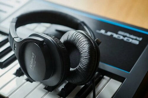 Изображение товара Наушники ROLAND RH-5 закрытые, головные, стерео mini jack 3.5 мм, черный