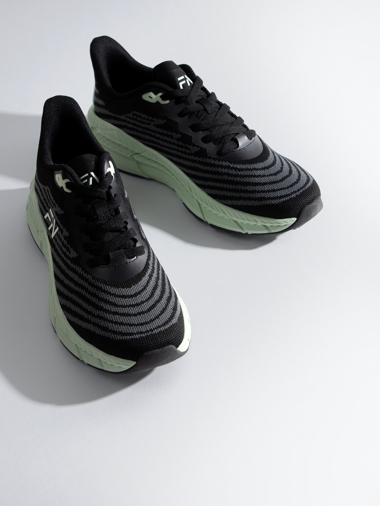 Кроссовки FN React