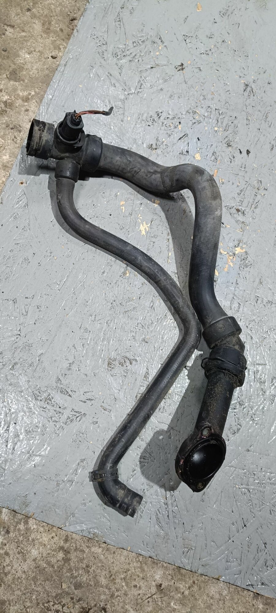 Патрубок радиатора нижний /PASSAT B5/A4B5/A6C5