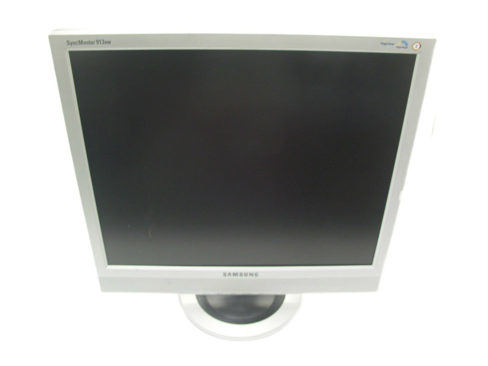 Монитор 19" Samsung 913BМ, VGA/DVI/динамики глубокая царапина внизу слева