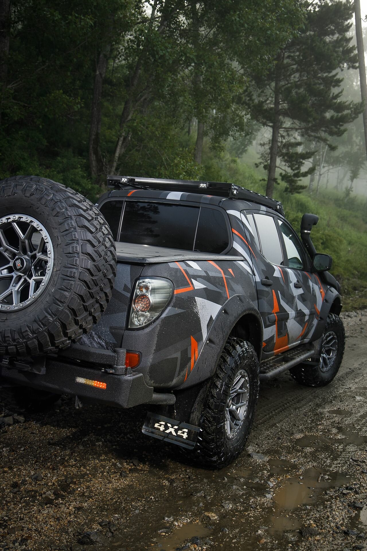 Бампер силовой задний STC для Mitsubishi L200 2006-2013 с калиткой запасного колеса, противотуманные фонари в комплекте