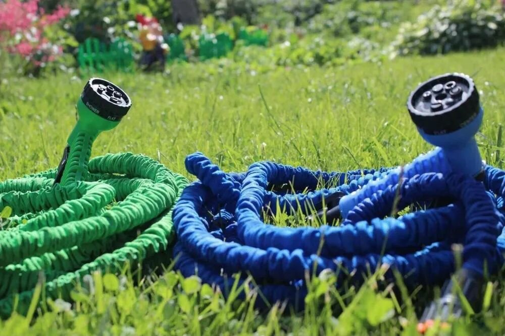 Шланг для полива растягивающийся 75-225 метров. С фитингом и распылителем. Зеленый