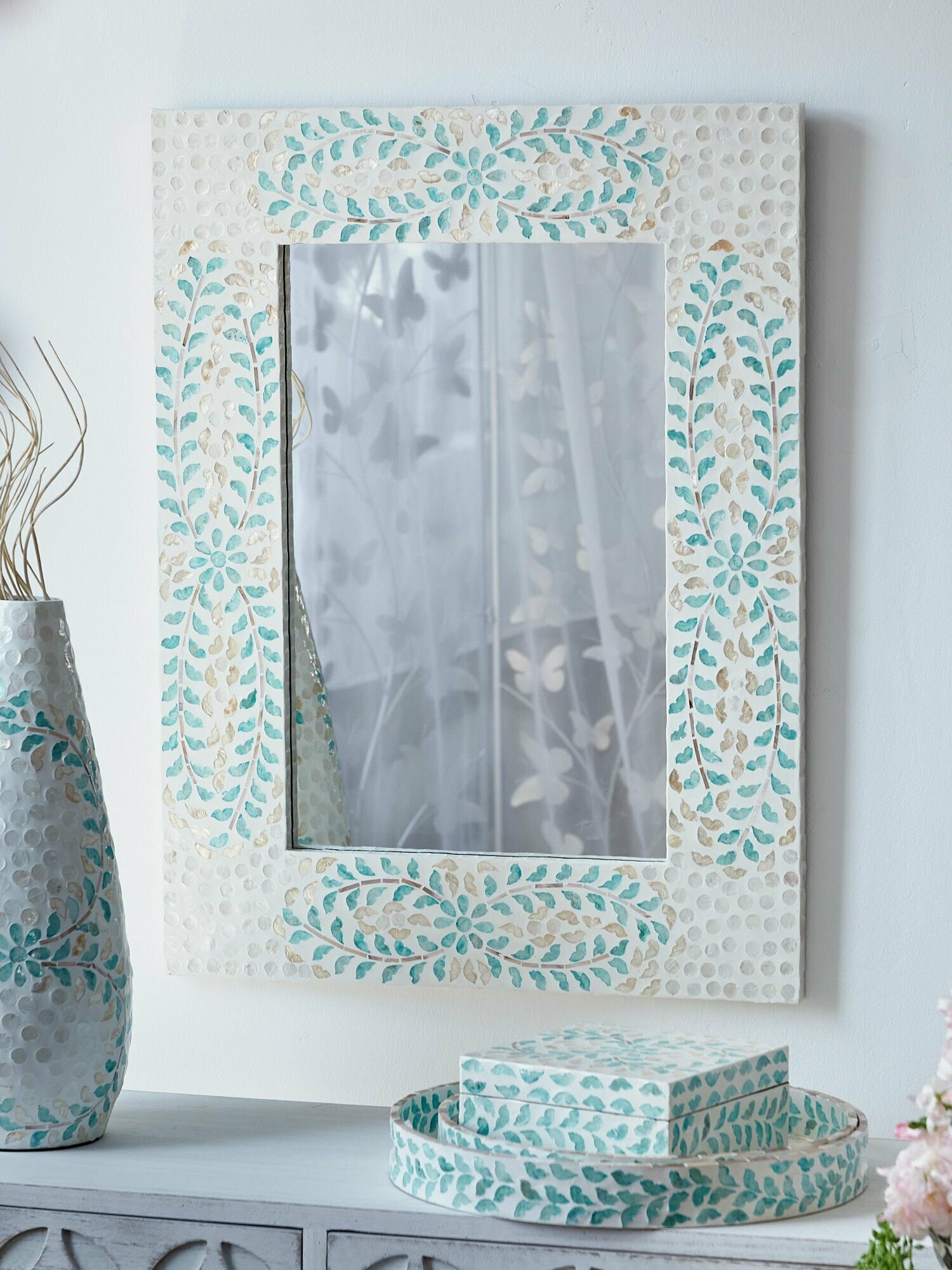 67-033 Зеркало настенное с отделкой раковинами устриц 60х3х80см, Glasar