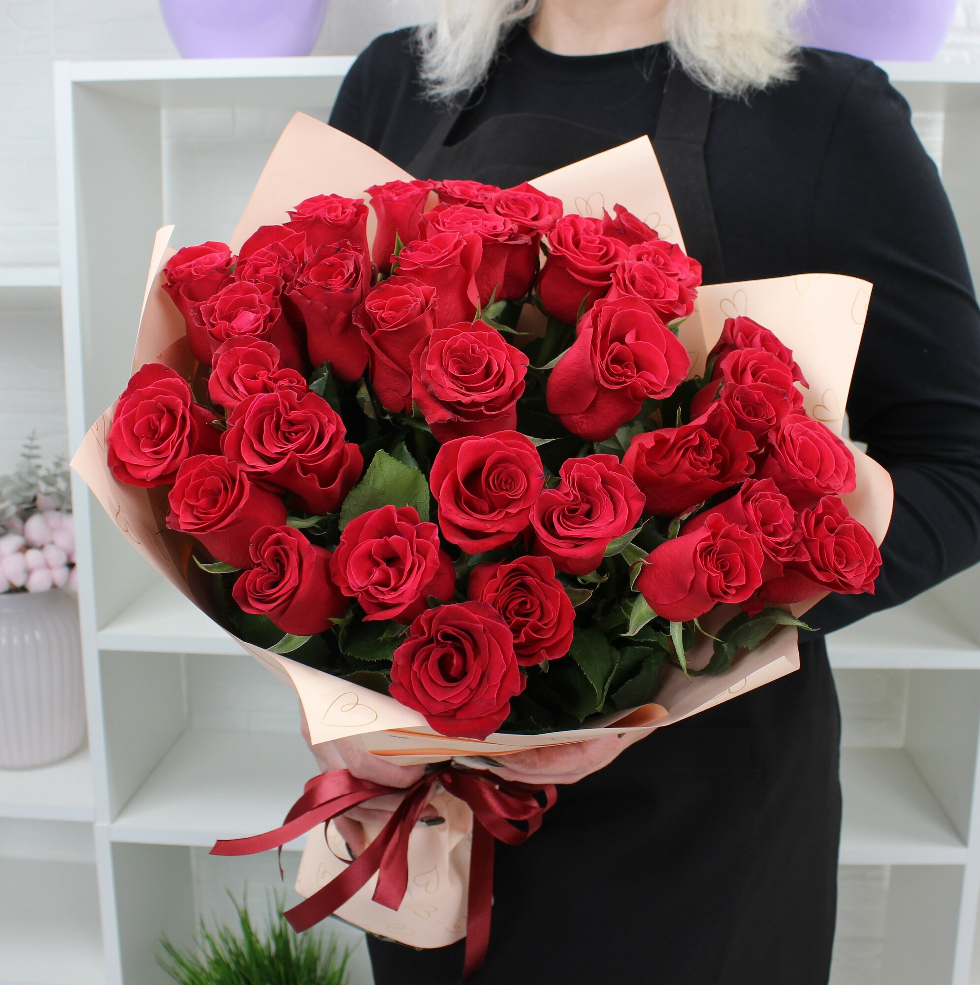 35 красных роз 50см