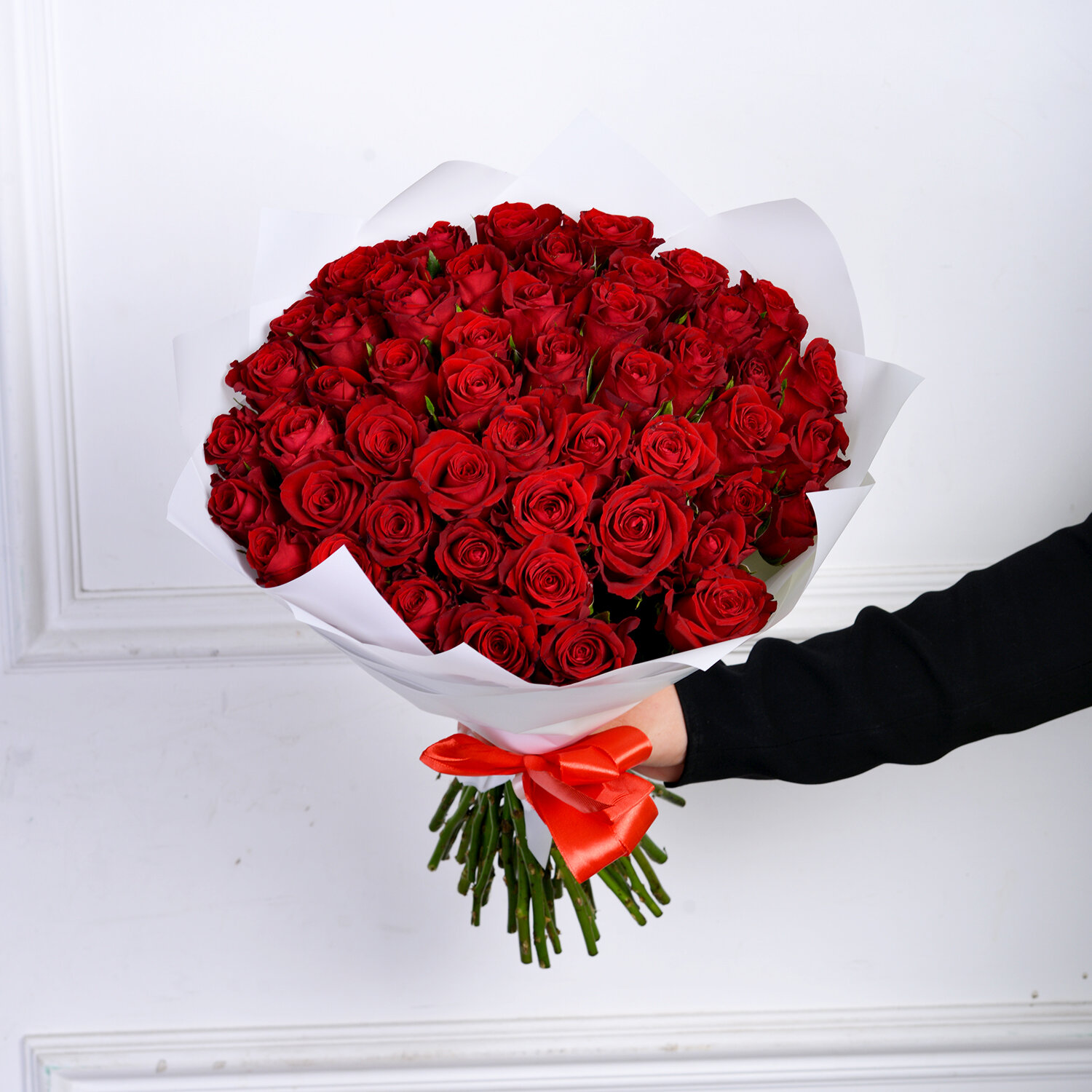 Букет Magic Flower, красная роза, 51 цветок, высота 40 см, в пленке