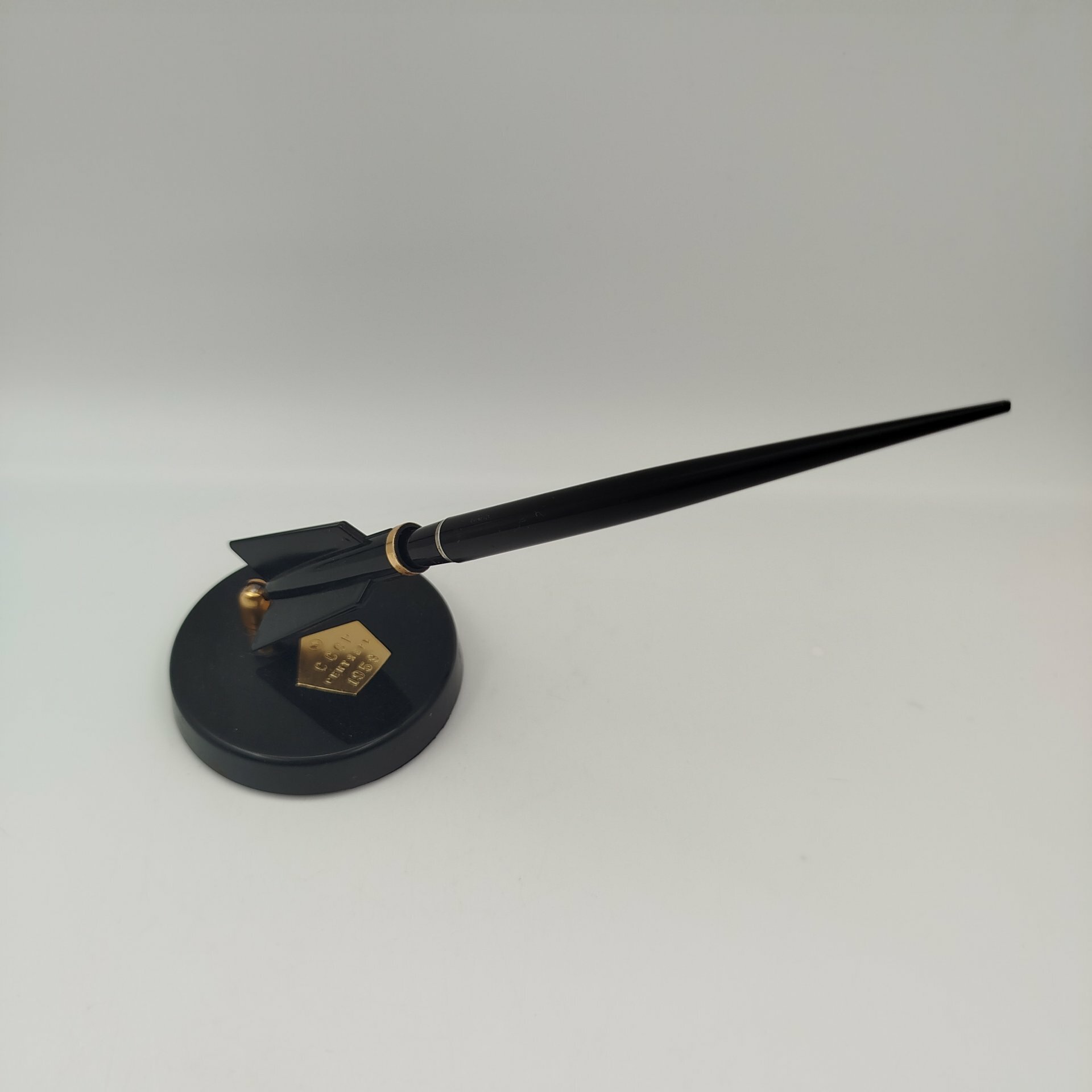 Ручка перьевая выполненная в форме ракеты  Сентябрь 1959   Минприбор завод  Союз 